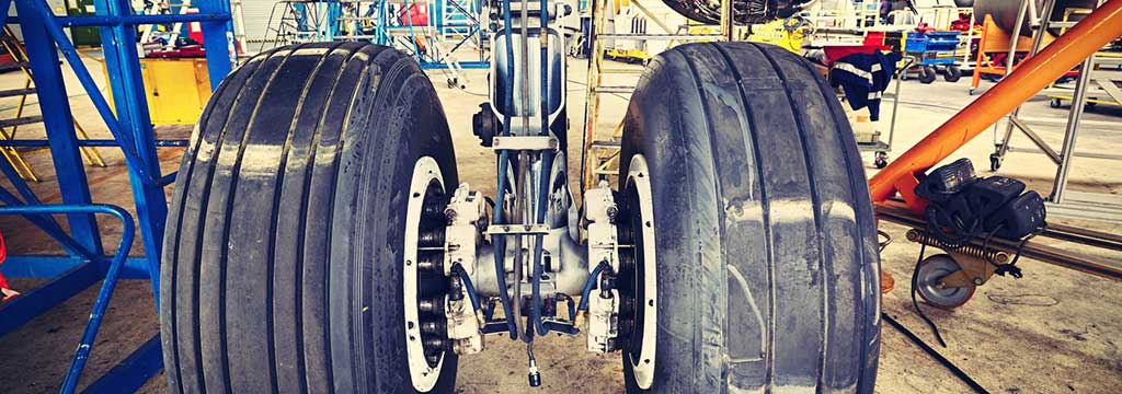 Picture: airplane wheel service equipment